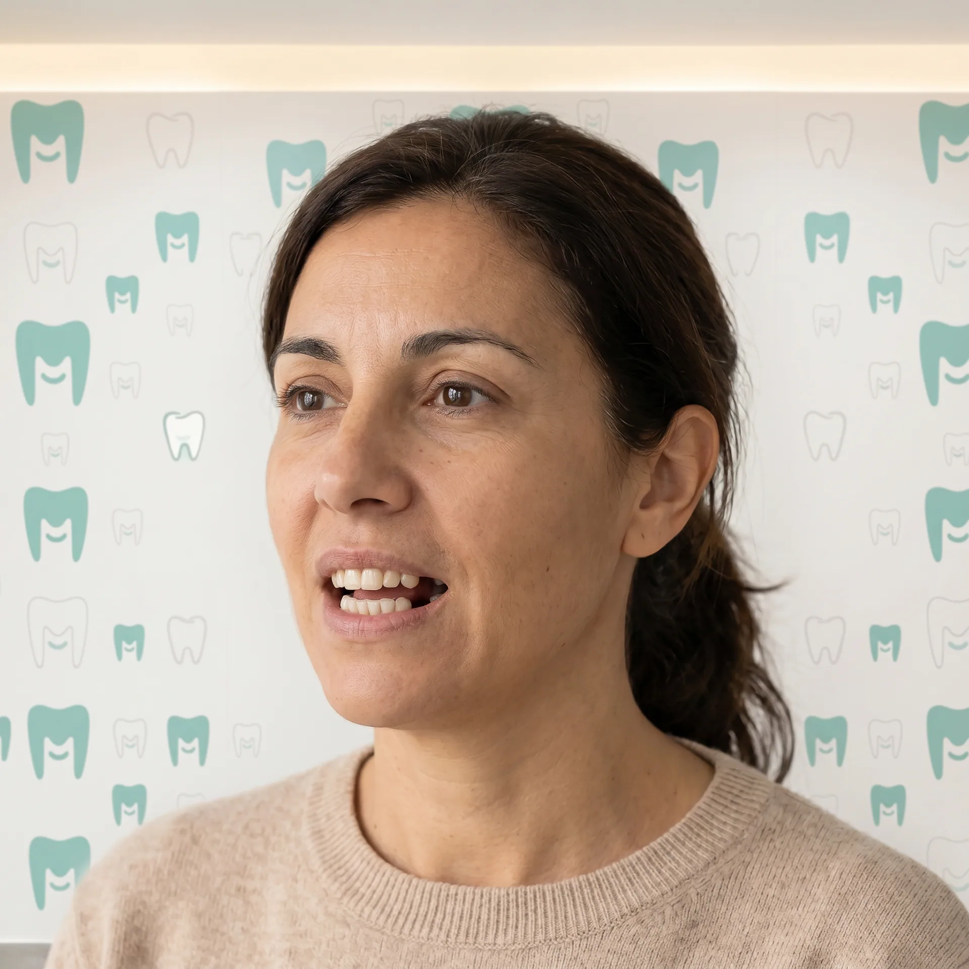Caso de implante unitario en primer molar inferior antes — MAKEDA Elche
