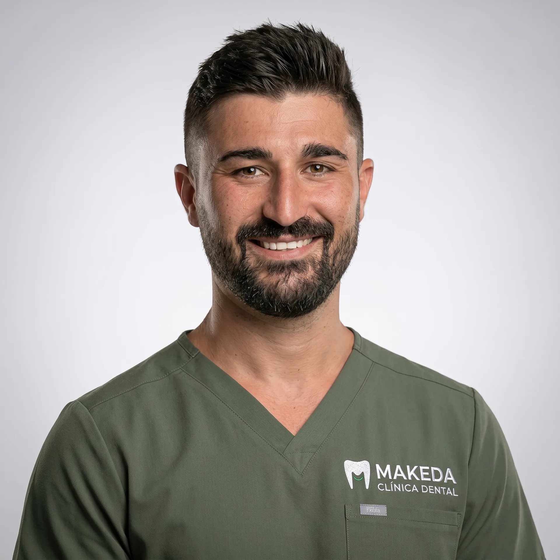Dr. Víctor Lloro, implantólogo MAKEDA Barcelona